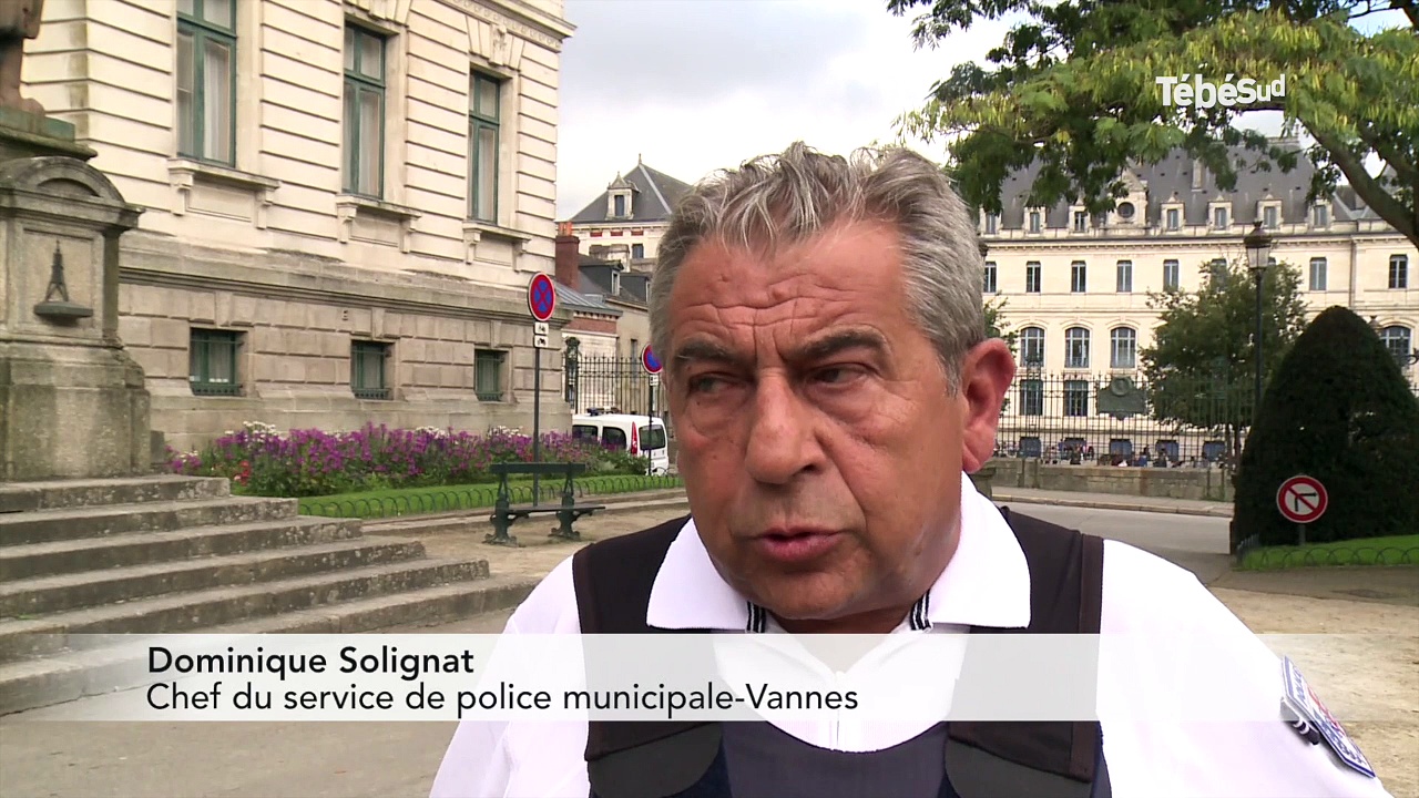 Dailymotion Vannes. Les policiers municipaux équipés d'armes semi-automatiques